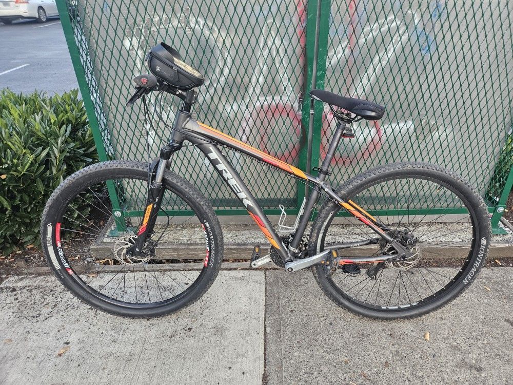 🚴‍♂️ Trek Marlin 5 – Trail-Ready 29er Hardtail Mountain Bike – $450 (OBO)