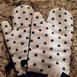 New Oven Mitts X2