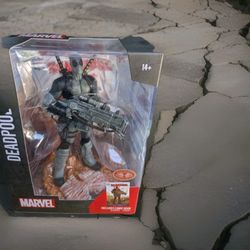 McFarlane Toys DEADPOOL #1 RARE X-FORCE PLATINUM Chase Marvel Statue MARVEL 