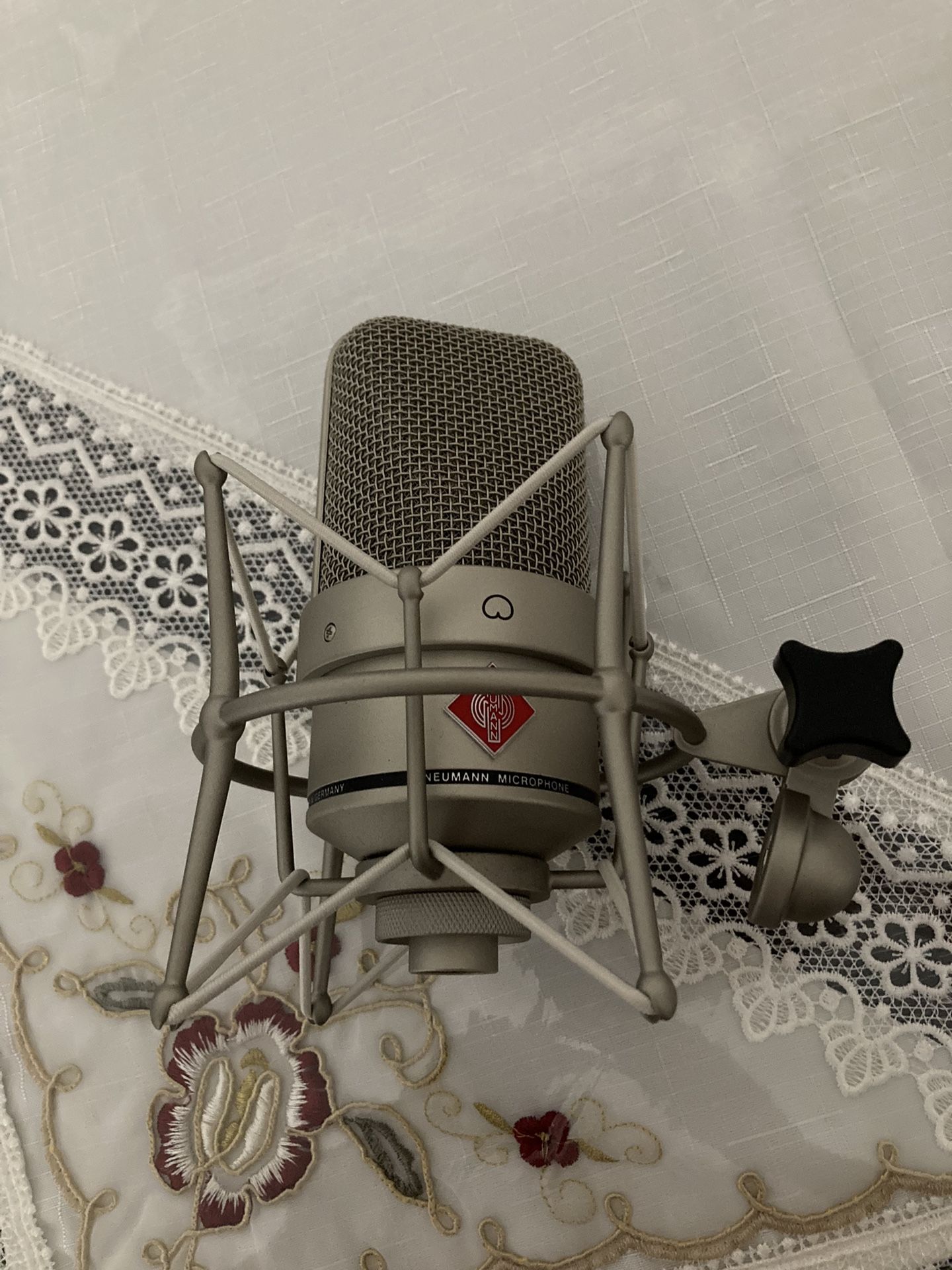 FOR STUDIO MICROPHONE 🎙️ LIKE NEW NEUMANN TLM 49