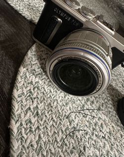 Olympus PEN E-P8 Mirrorless Camera - Silver & Black