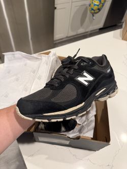 New Balance 2002R Men Size 10.5