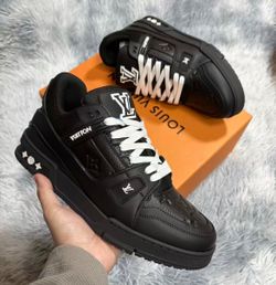 ALL SIZES/ Brand New Louis Vuitton LV Trainers Black & White