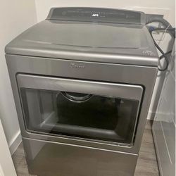 Electric Dryer / Delivery Available 