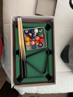 Table top pool table