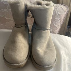 Women’s UGGS SIZE 8