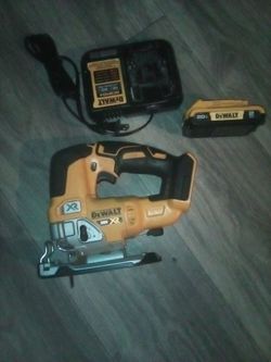 Dcs334 jig saw and charger and 20v battery