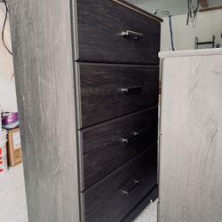 Charcoal Bedroom Set Excellent Condition 