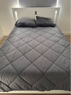 White full bed