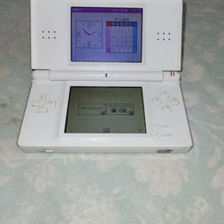 White Game Boy DS Lite