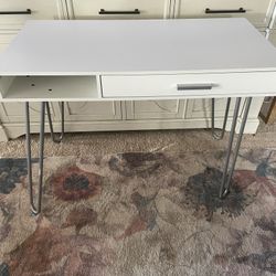 White desk w hairpin legs