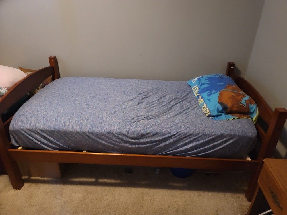 Children's Twin Bed With Wooden Bed Frame
