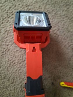 Milwaukee M18 flash light