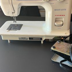 a working sewing machine try it before you buy it 