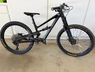 YT Mountain Bike