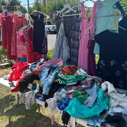 FILL UP A GROCERY BAG OF CLOTHES FOR $1😳😎👍