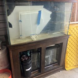 150.gallon Fish Tank w. Sand, Rock, Lights, Etc