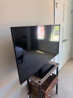 Flat Screen TV with Mini Stand Mount and ChromeCast