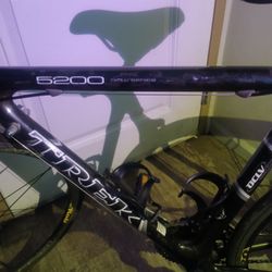 ●◇ TREK 5200 CARBON FIBER ROAD BIKE ◇ WITH EXTRAS! • GREAT CONDITION, GREAT PRICE! ◇●