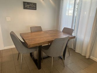 Table And Chairs Living Space 