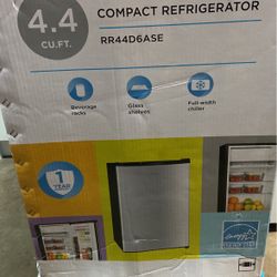Compact Refrigerator 
