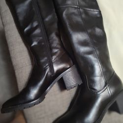 Ladies Size. 11-M Knee High Boots