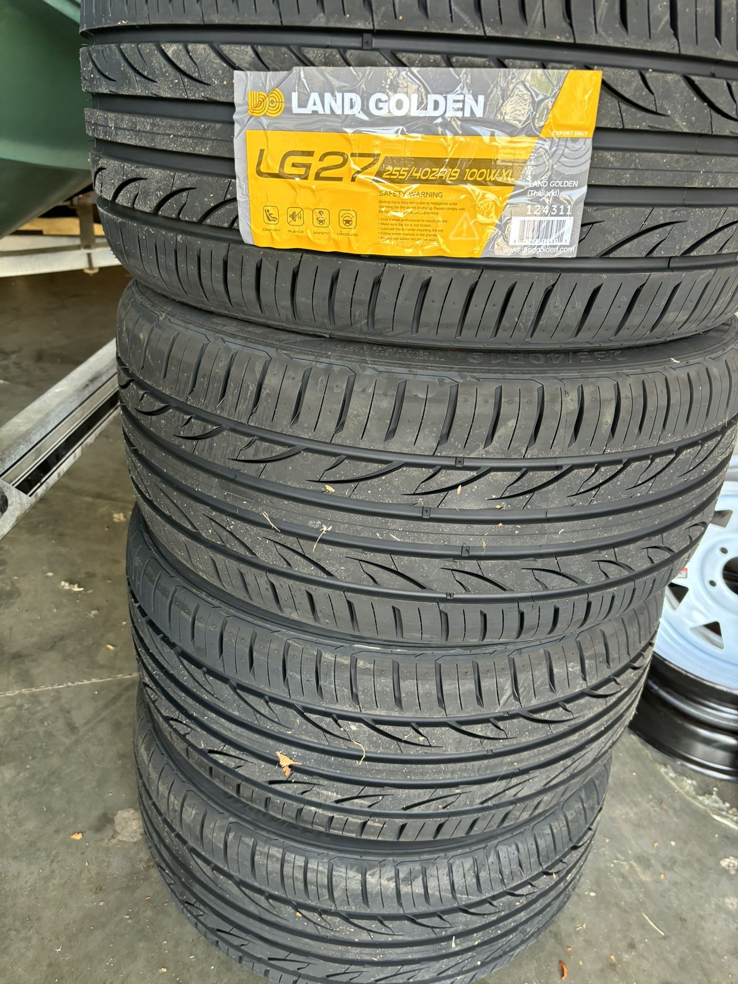4 Tires 255x40-19 $400 