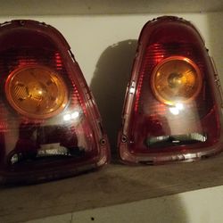 MINI COOPER R56 REAR LIGHTS AND STERRING WHEEL..