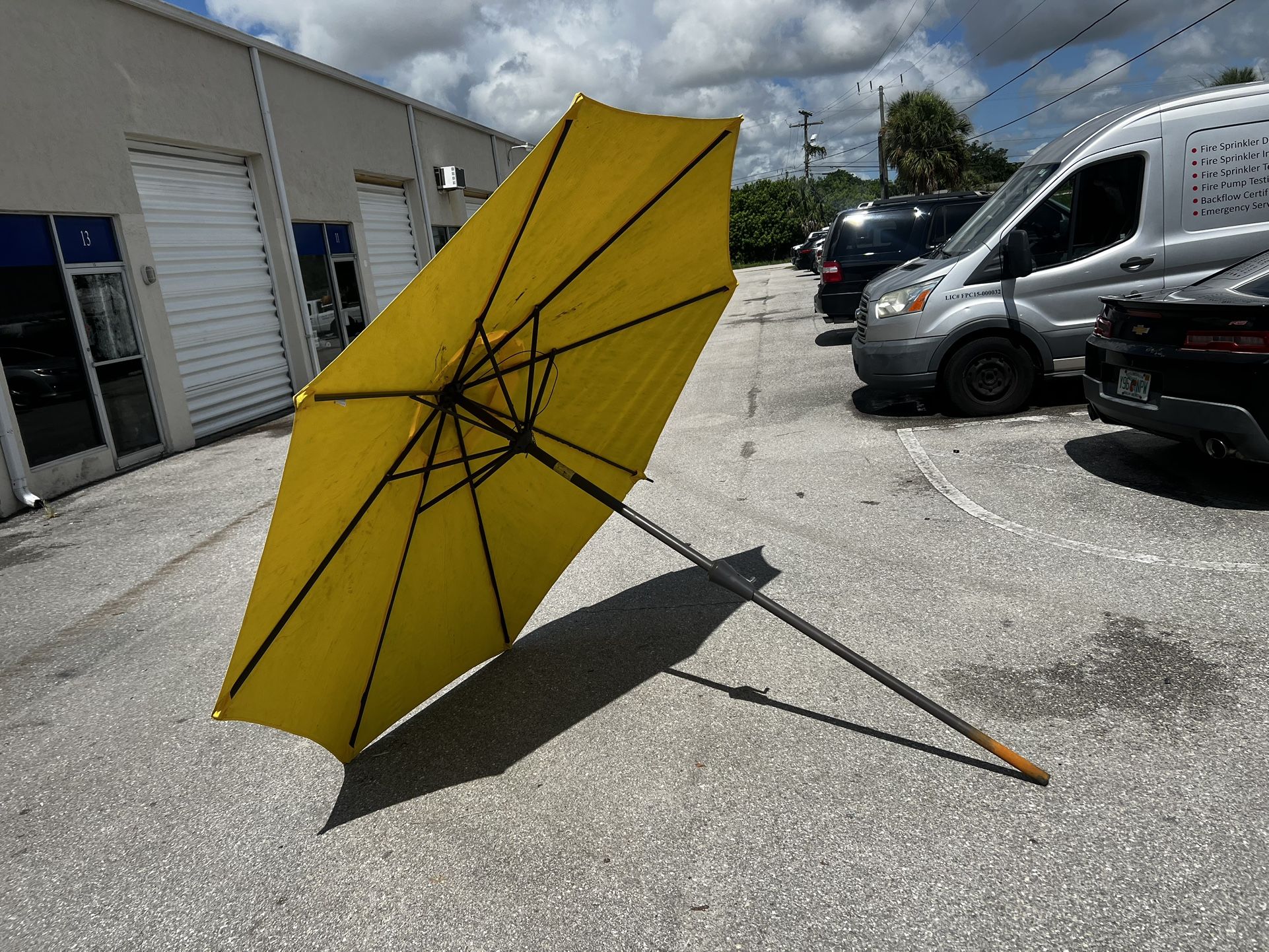 Yellow Garden Patio Canopy Umbrella!Good condition! 110in Canopy Width 91in height