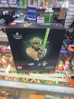 LEGO 75438 Star Wars: Attack of the Clones Yoda Bust with Lightsaber