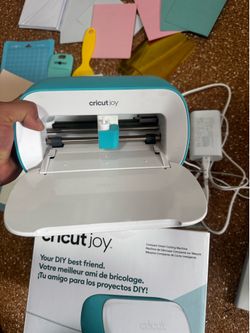 Cricut Joy w / Accessories