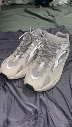Yeezy 700 v2 Static (No Box)