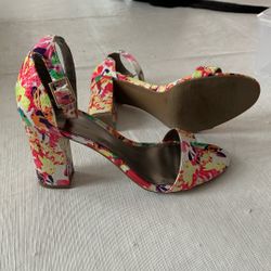 Colorful Women’s Shoe (Size 8)