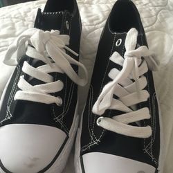 Black n white shoes
