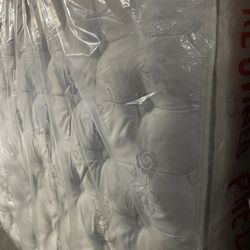 Queen Pillow Top Mattress. Thick. I Can Also Deliver.