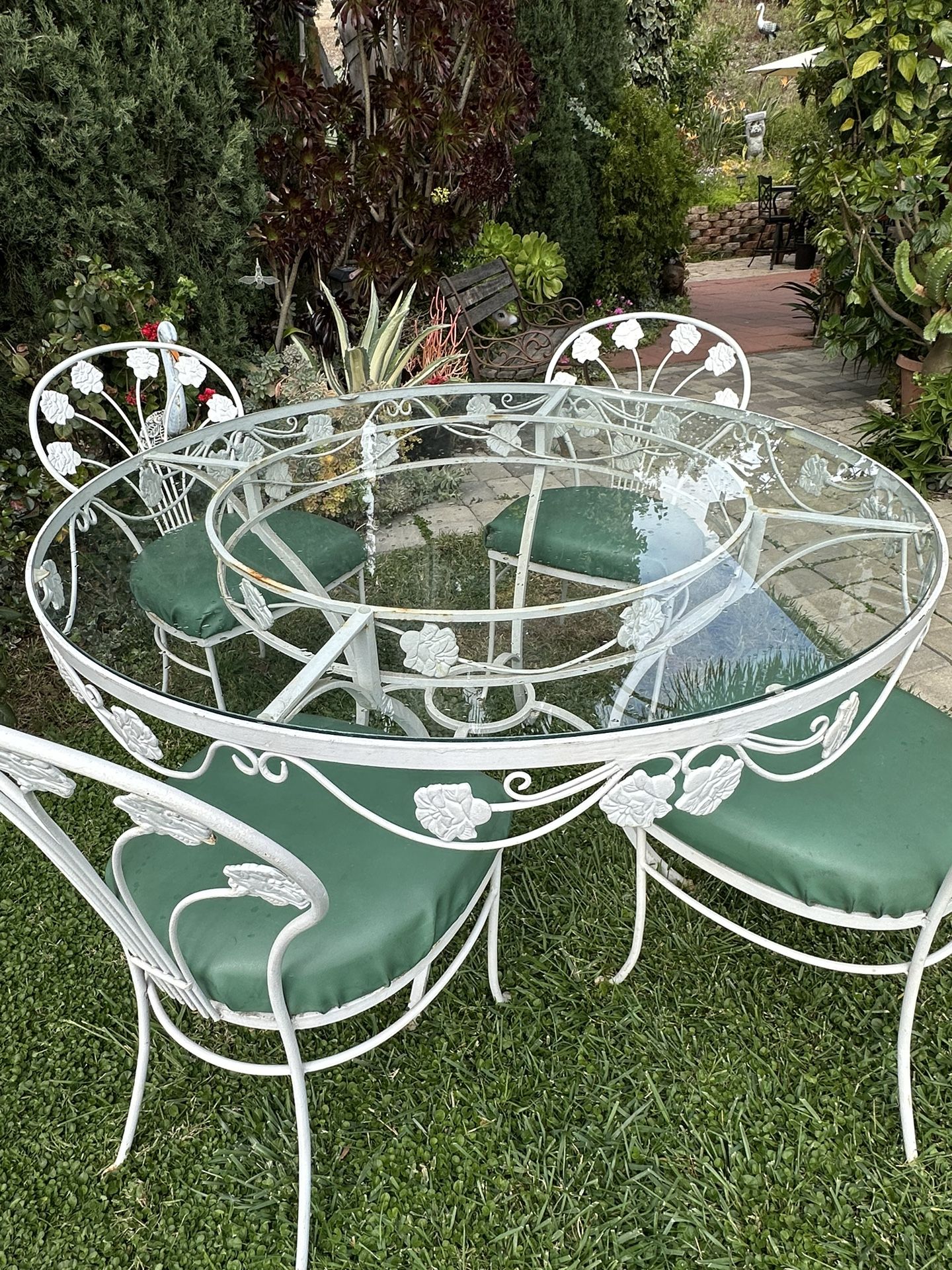 Vintage Russell Woodard Outdoor Patio Furniture Table Set. Delivery Available For Extra Fee. 