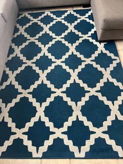 Rug for any space 63" x 88", Blue & White Modern Pattern