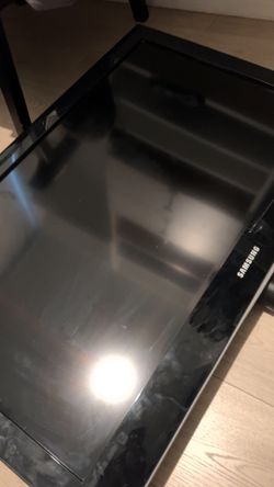 Samsung TV With Wall Mount Still Attached (40 Inches)