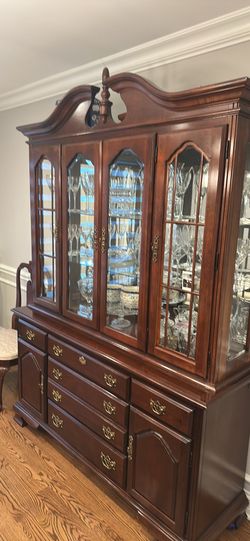 Buffet cabinet