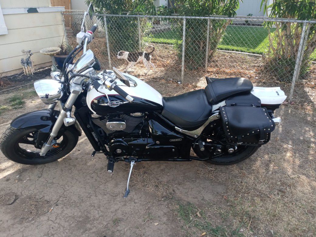 BUY TODAY ONLY $2900!! 2009 Suzuki Boulevard with ONLY 10,000 Miles priced to sell
