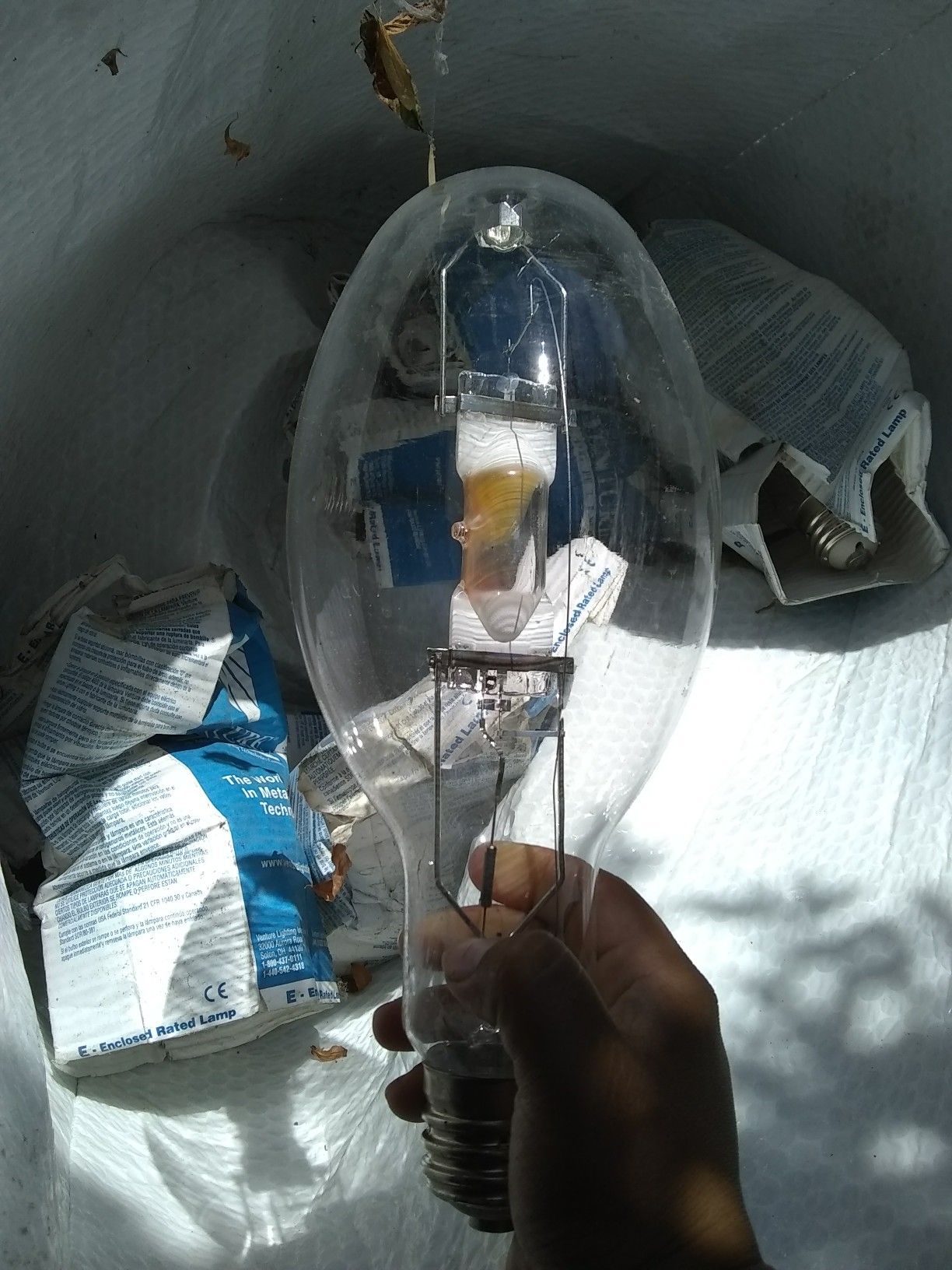 Venture Lighting 186-202 Enclosed Rated Lamp Metal Halide Light Bulb 186 202