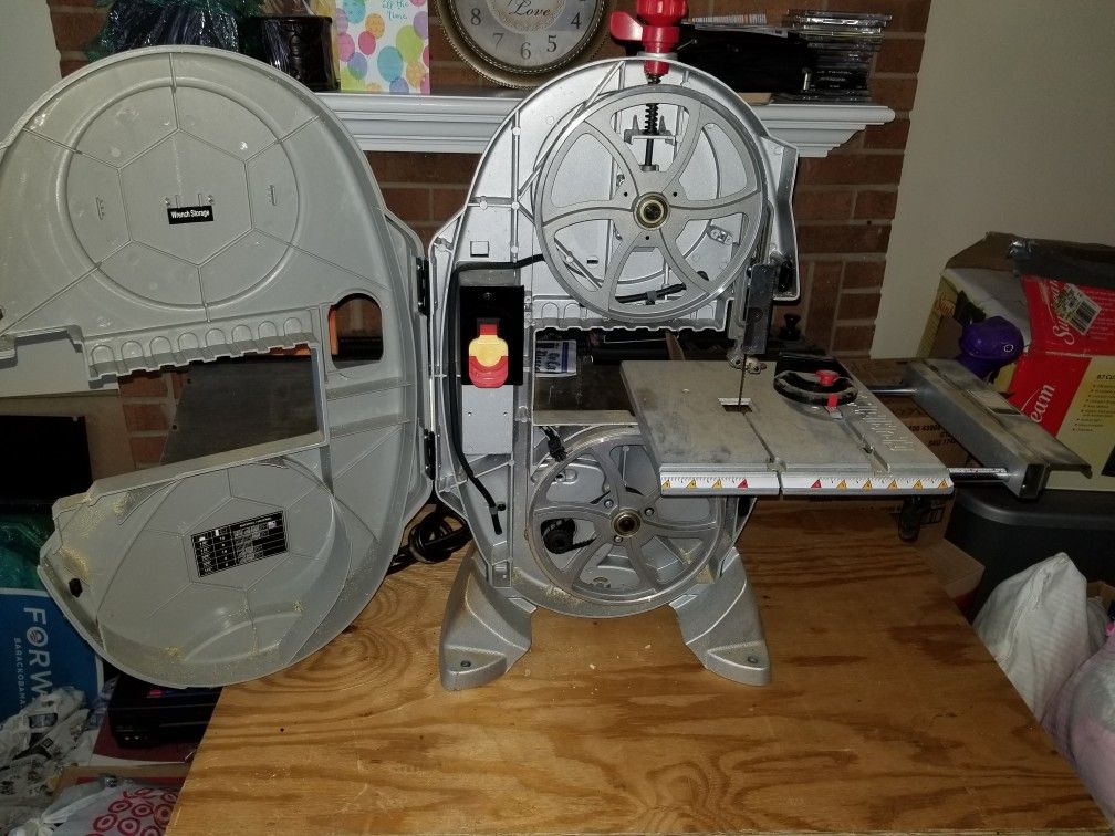 Craftsman 9" Band Saw model 137.214130 for Sale in Greensboro, NC OfferUp