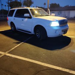 2004 Lincoln Navigator