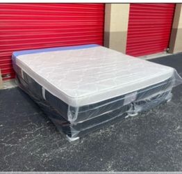 NEW Mattress King Size Plush Pillowtop With Box Spring // Offer  🚚