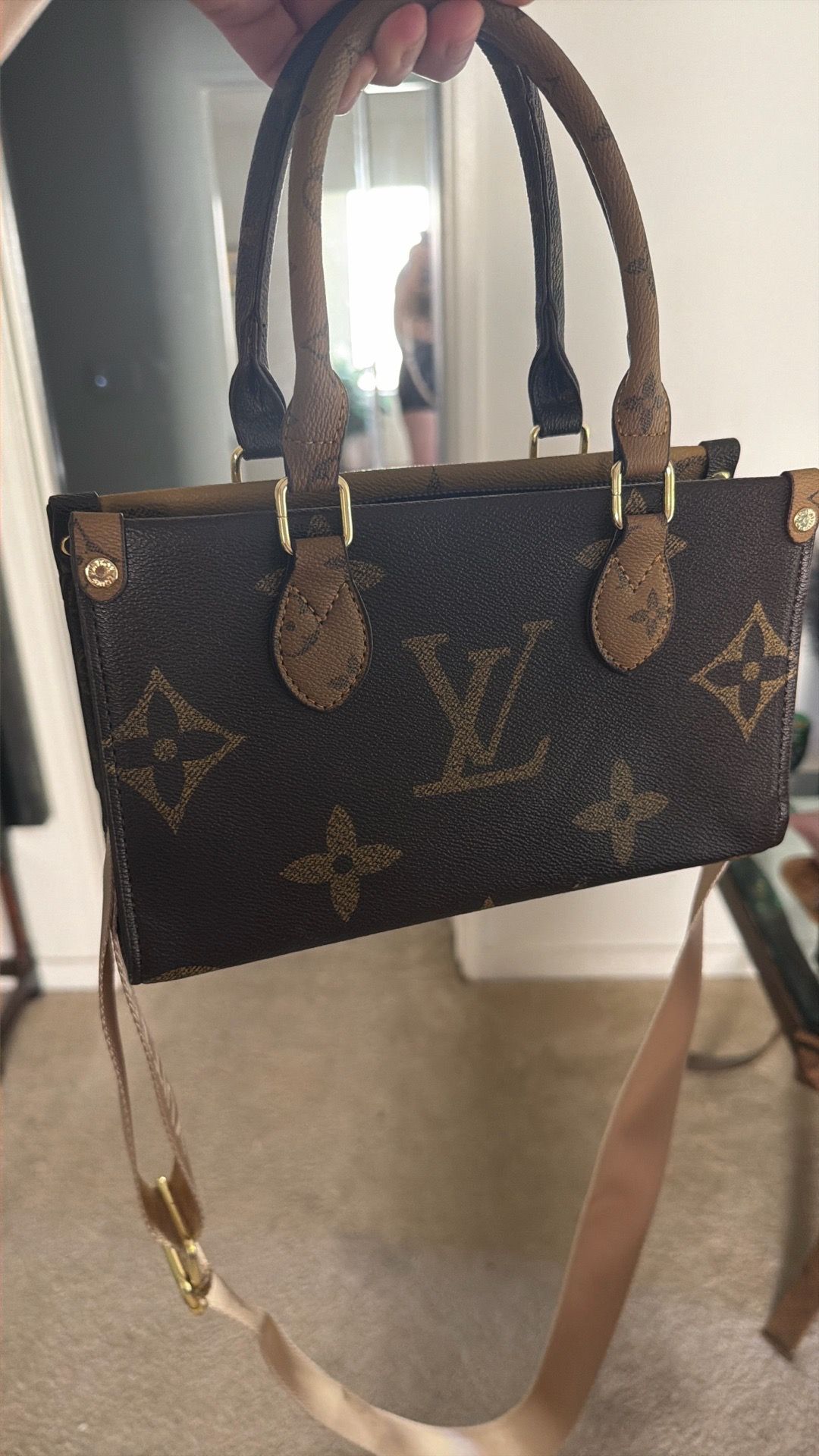 New Louis Vuitton handbag with crossbody
