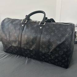 Black weekend travel bag