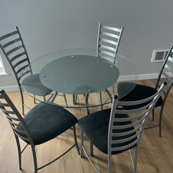 Dinning Table Seats 5 (Need It Gone Now!)