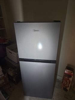 Mini refrigerator