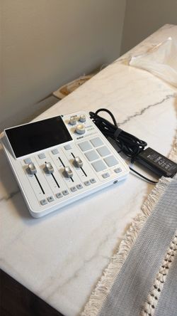 RØDE RØDECaster Duo Compact All-in-One Audio Production
