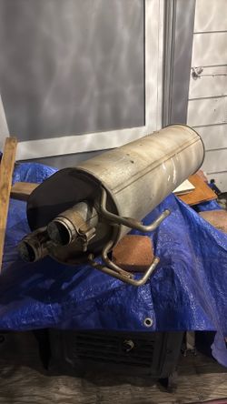 2011-2018 RAM 1500 5.7L V8 RWD EXHAUST SYSTEM CENTER MUFFLER RESONATOR PIPE OEM